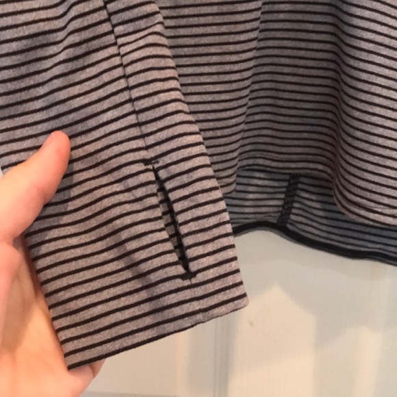 Lululemon 🍋 rare button front long sleeve shirt - Picture 2 of 4